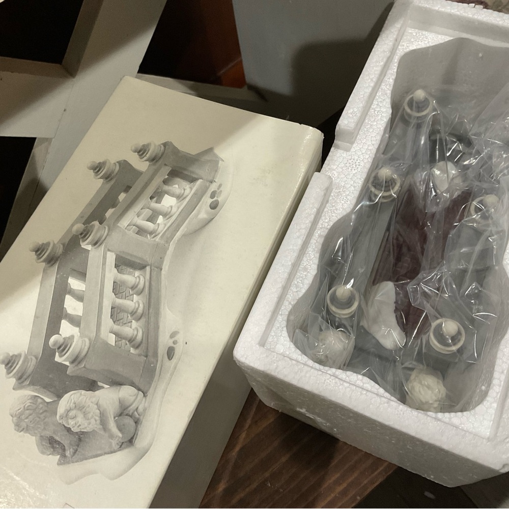 Lionhead Bridge dept 56 new - Picture 3 of 3